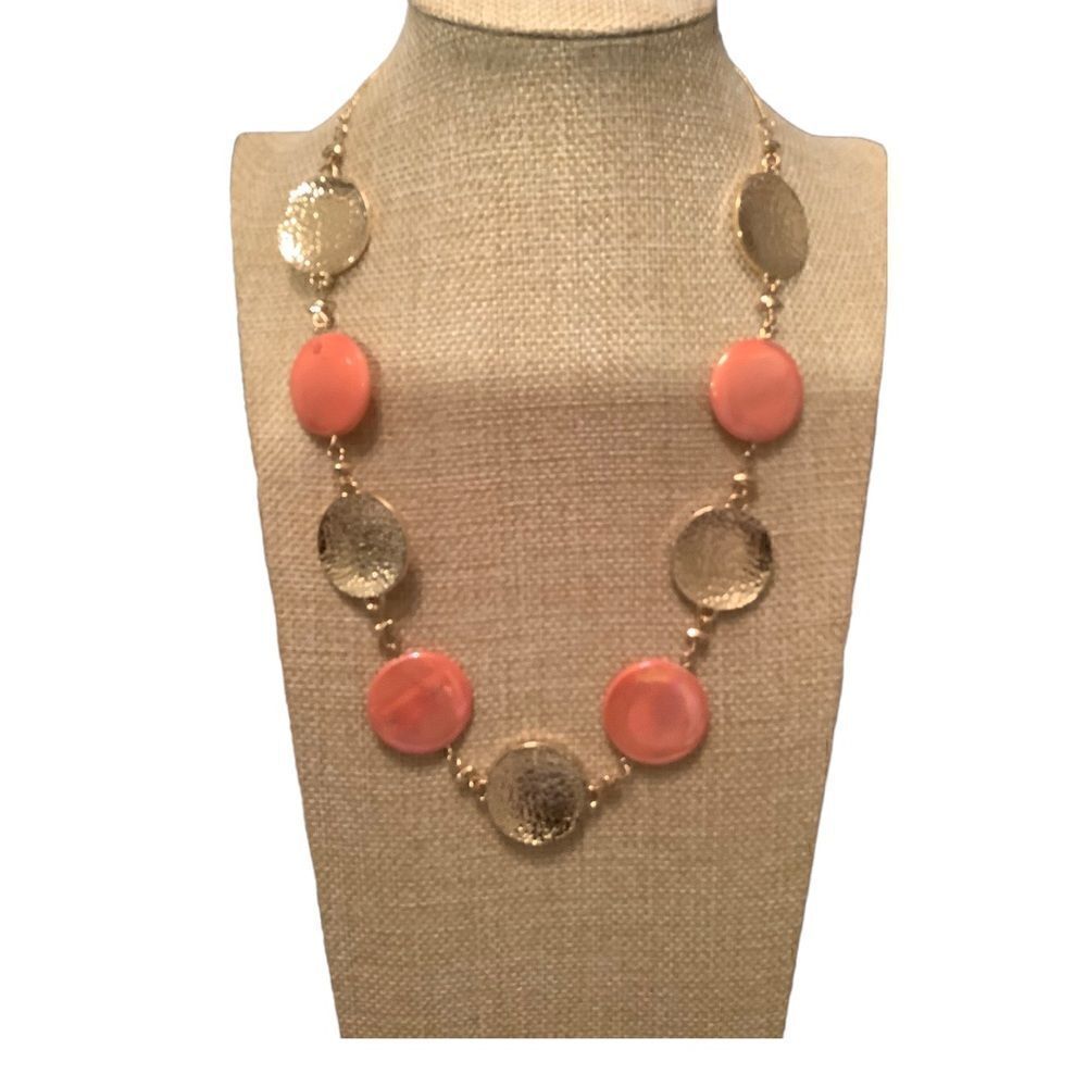 Gold tone necklace with peach stone NWOT